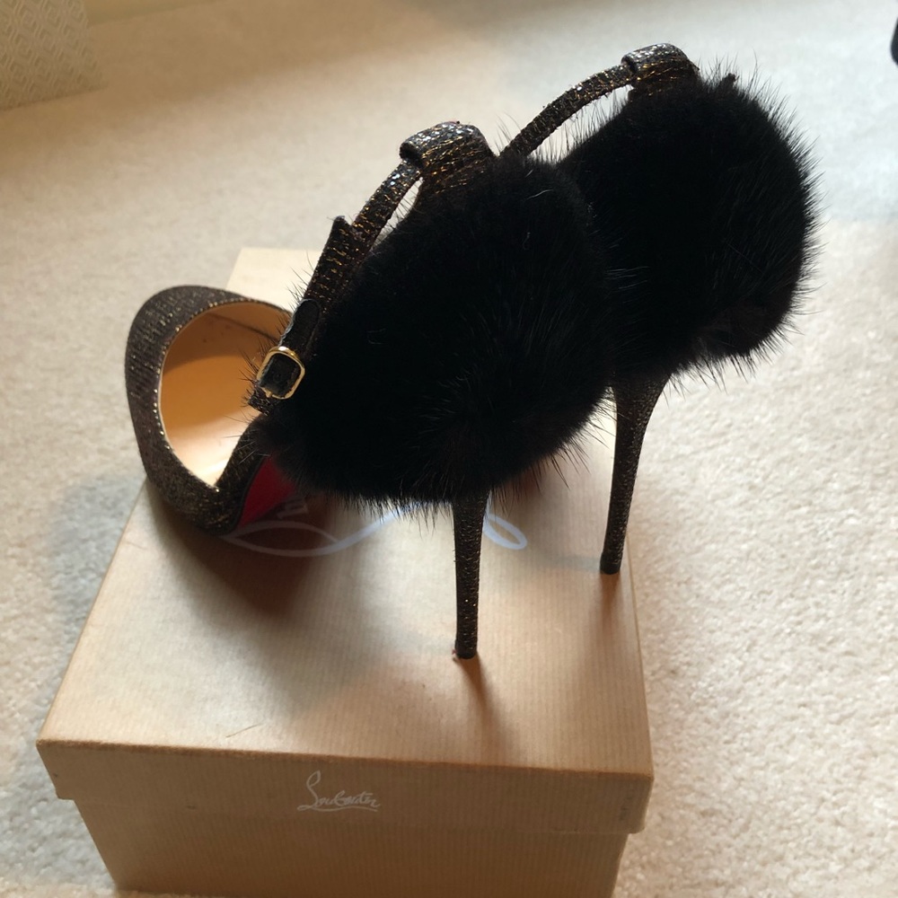 Gorgeous NIB Christian Louboutin Crazy Fur 120